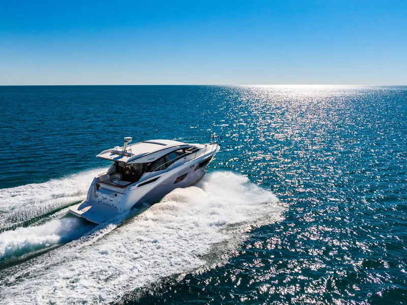 Slide: The Image of Sea Ray 400 Sundancer 2016 cruising on open ocean under clear blue sky. - 33