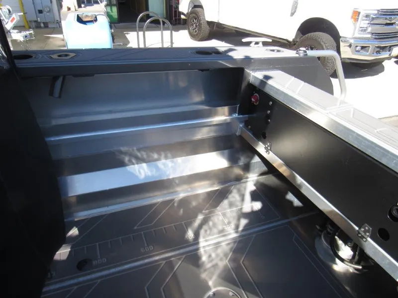 Slide: The Image of Stabi-Craft 1550 Fisher 2025 - 9