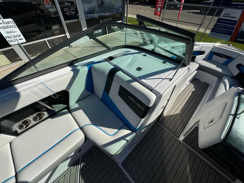 Slide: The Image of Correct Craft 230 Team Edition 2015 - 16