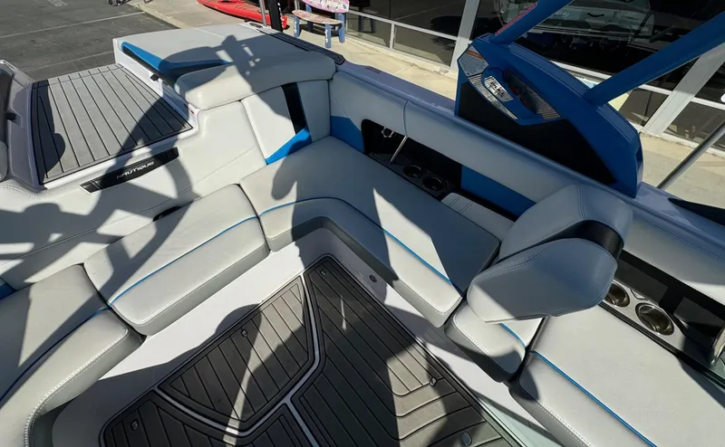 Slide: The Image of Correct Craft 230 Team Edition 2015 - 18