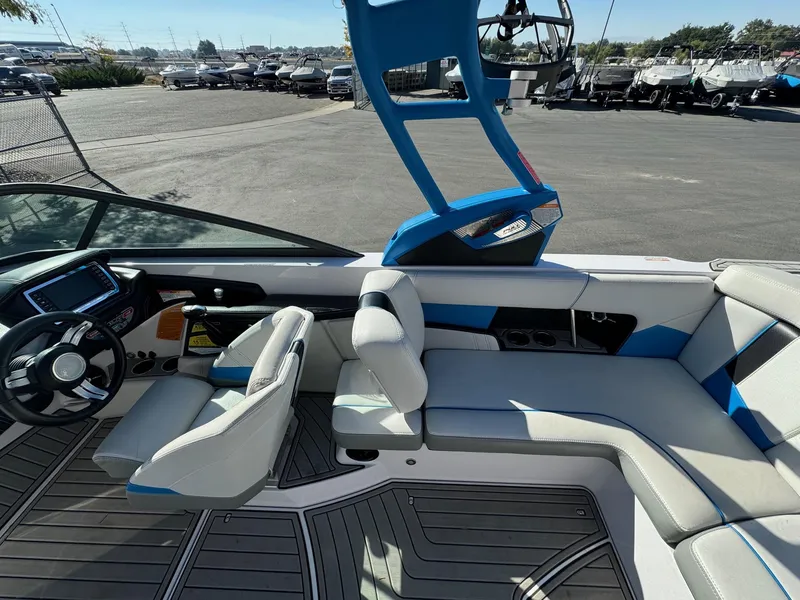 Slide: The Image of Correct Craft 230 Team Edition 2015 - 22