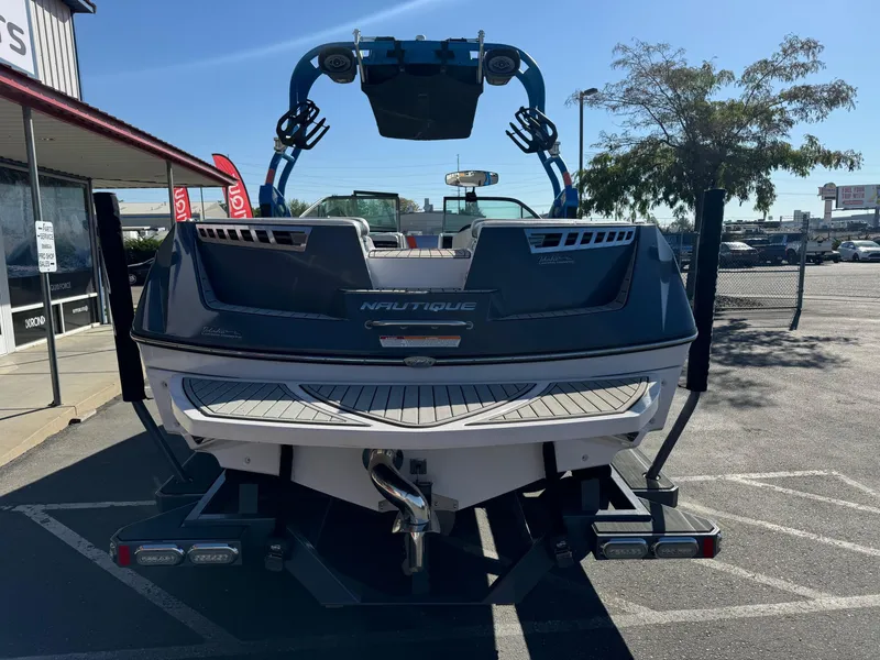 Slide: The Image of Correct Craft 230 Team Edition 2015 - 8