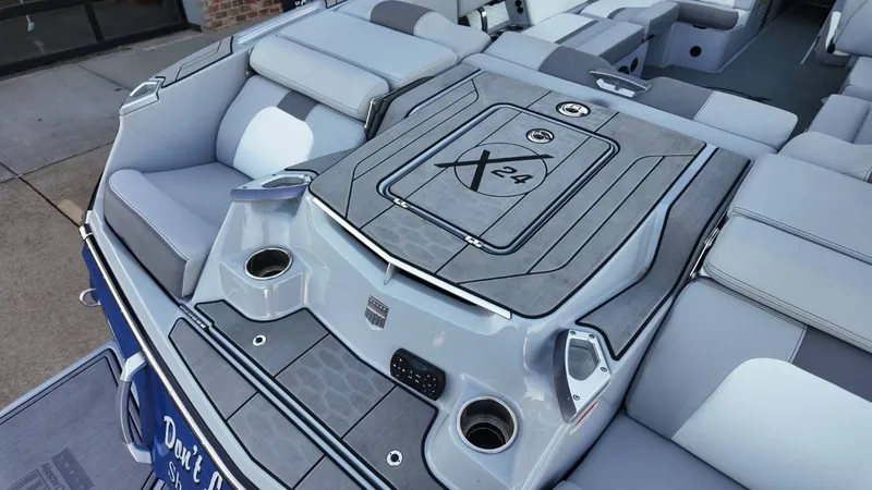 Slide: The Image of MasterCraft X24 2022 - 22