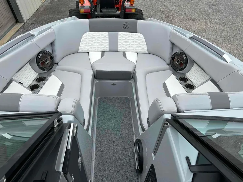 Slide: The Image of MasterCraft X24 2022 - 9