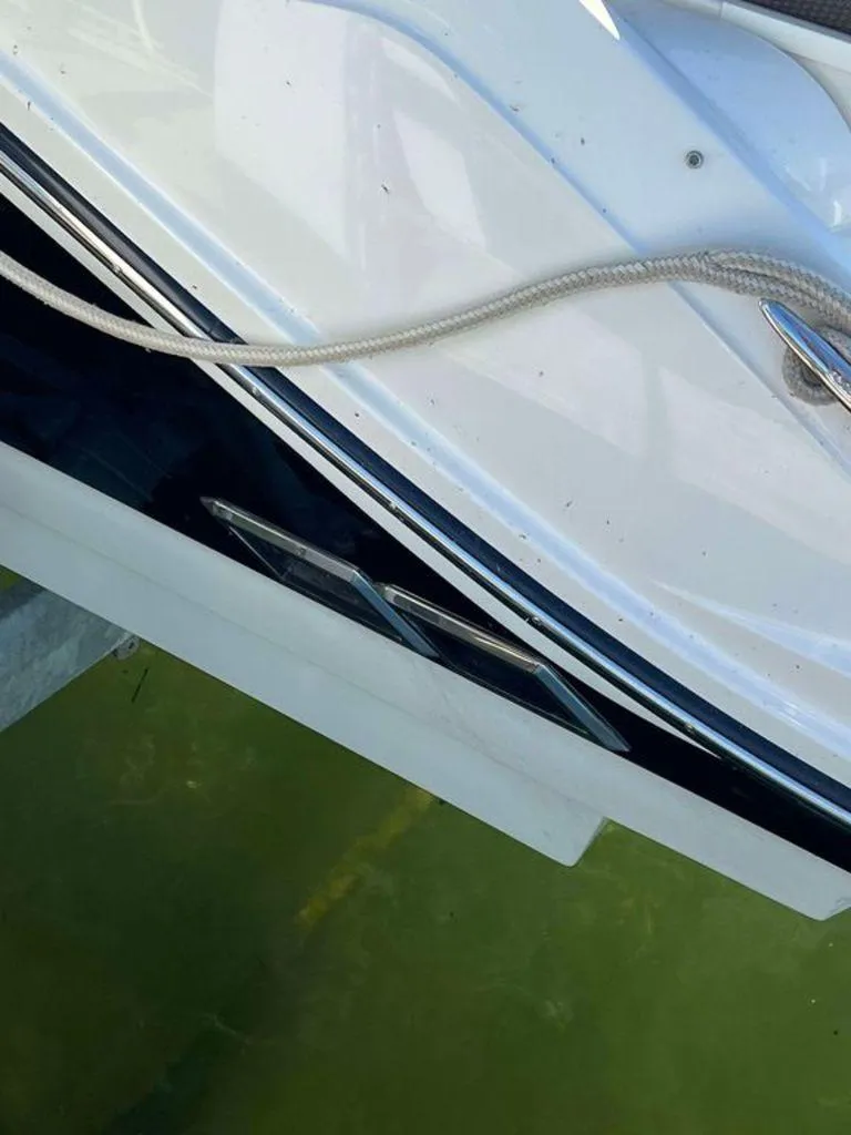 Slide: The Image of 2017 Sea Ray SLX 280 boat detail with rope on deck. - 12