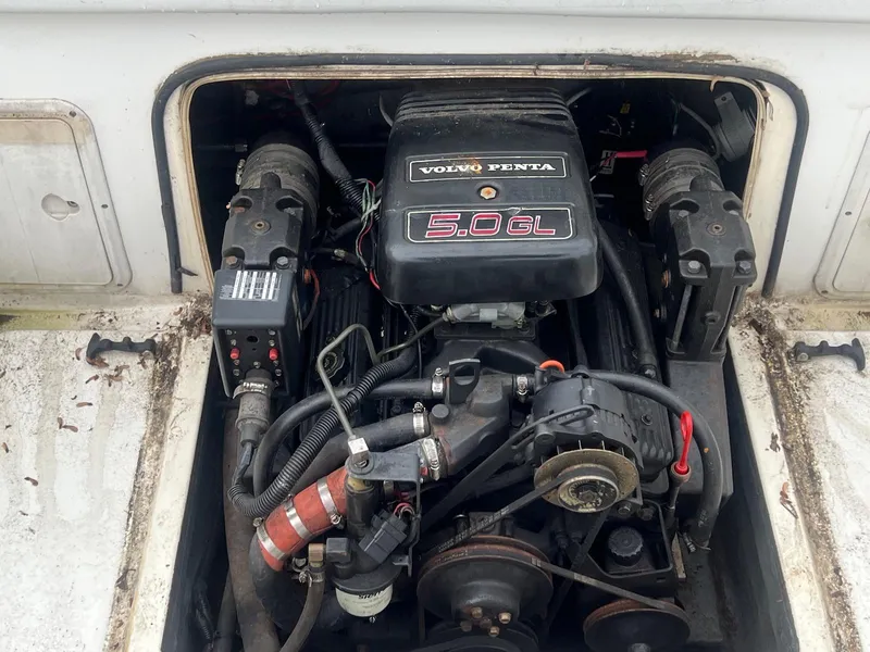 Slide: The Image of Engine compartment of a 1998 Seaswirl Striper 2150 Walkaround with Volvo Penta 5.0 GL engine. - 7