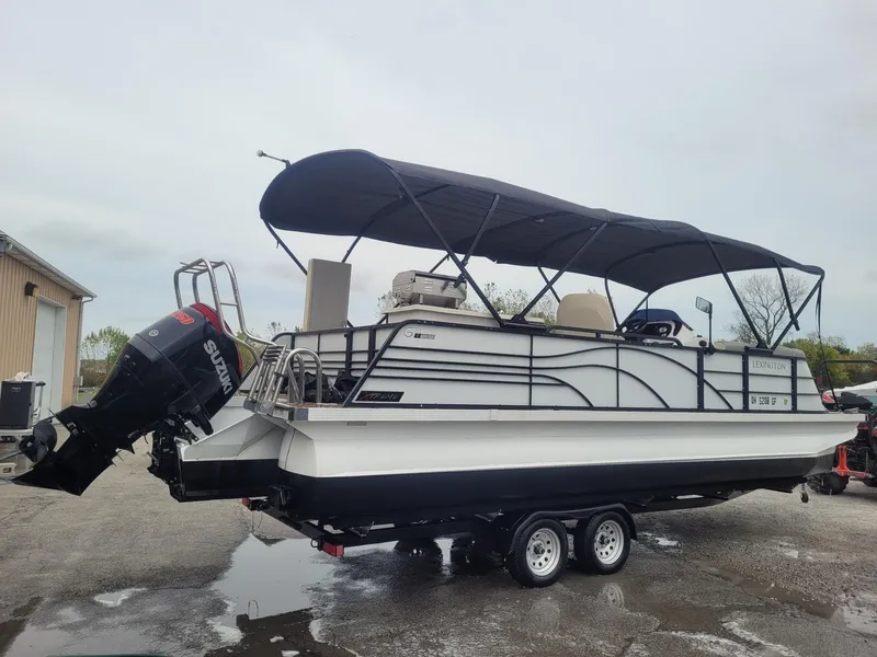 Slide: The Image of Lexington 625 Extreme 2021 - 3