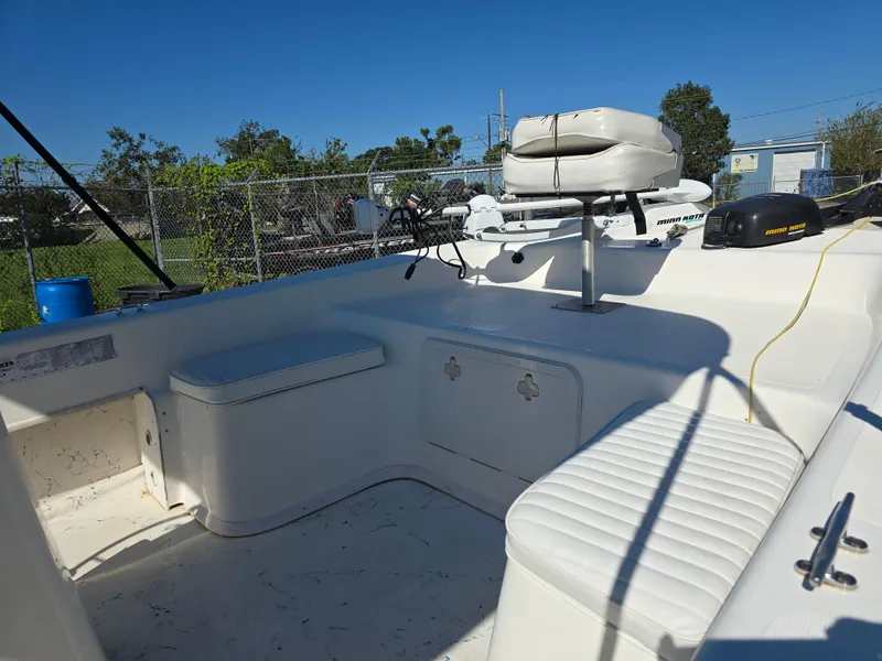 Slide: The Image of 2007 Sundance B18CC boat interior with seating and equipment under clear blue sky. - 9