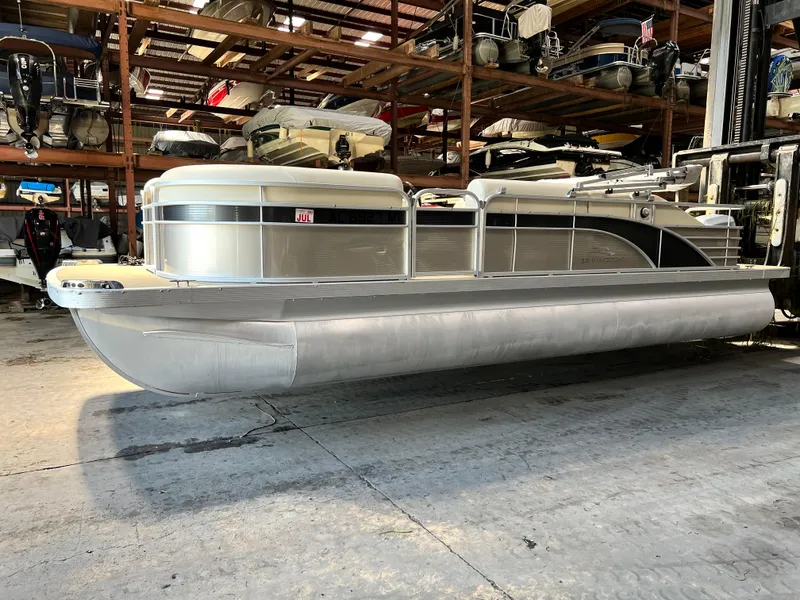 The Image of 2014 Bennington 2250 GSR pontoon boat in storage facility. - 1