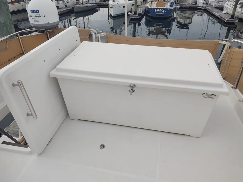 Slide: The Image of Beyond the Moon - Fly box for cushions storage - 16