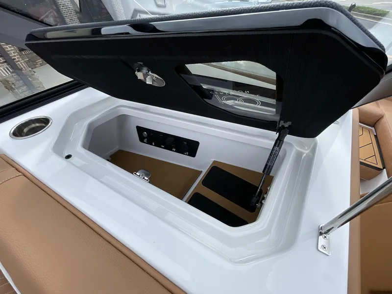 Slide: The Image of Nautique G23 2025 - 11