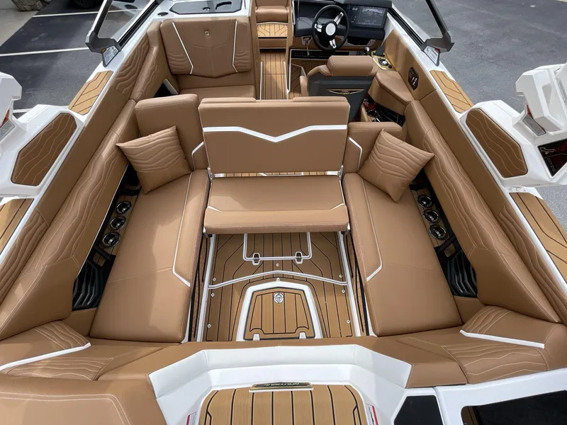 Slide: The Image of Nautique G23 2025 - 12