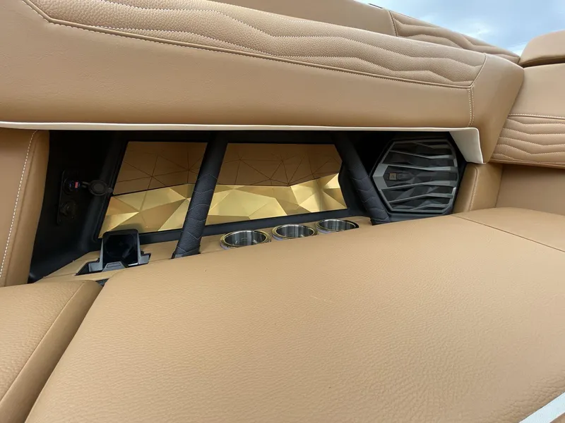 Slide: The Image of Nautique G23 2025 - 13