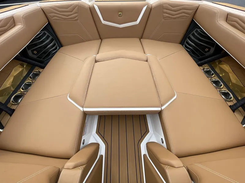 Slide: The Image of Nautique G23 2025 - 19