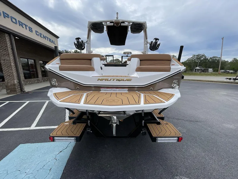 Slide: The Image of Nautique G23 2025 - 20