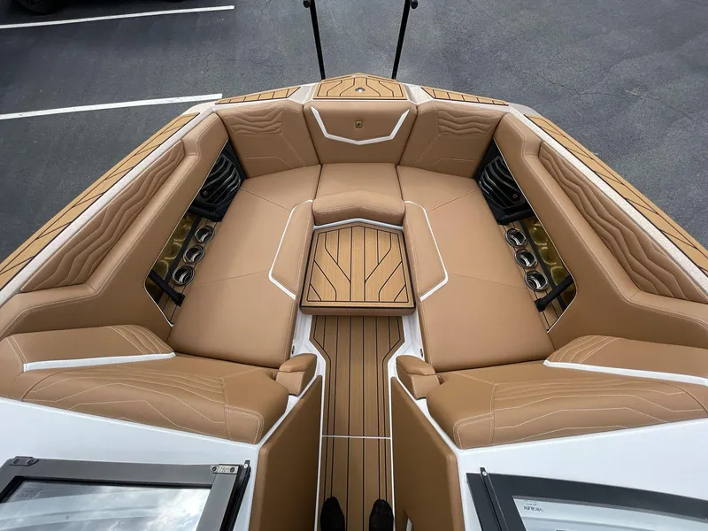 Slide: The Image of Nautique G23 2025 - 30