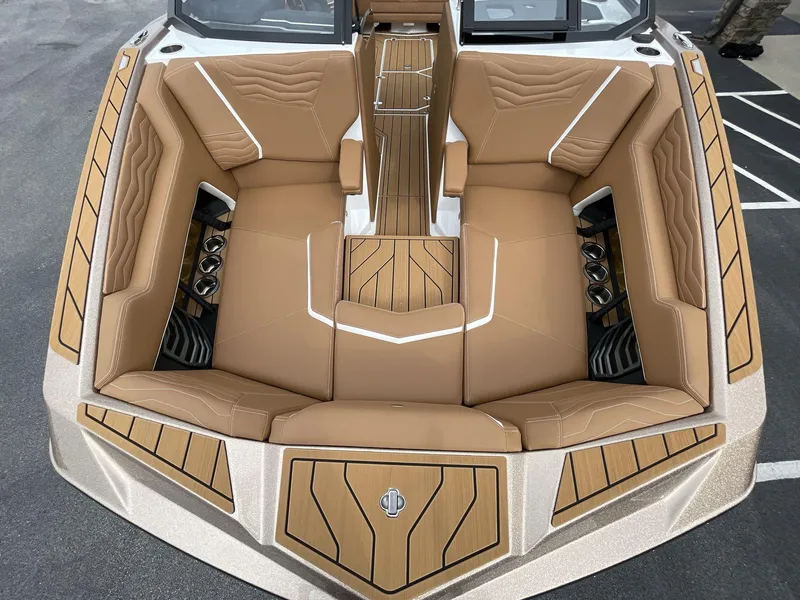 Slide: The Image of Nautique G23 2025 - 32