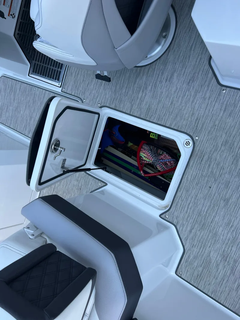 Slide: The Image of Cobalt R6 2021 - 25