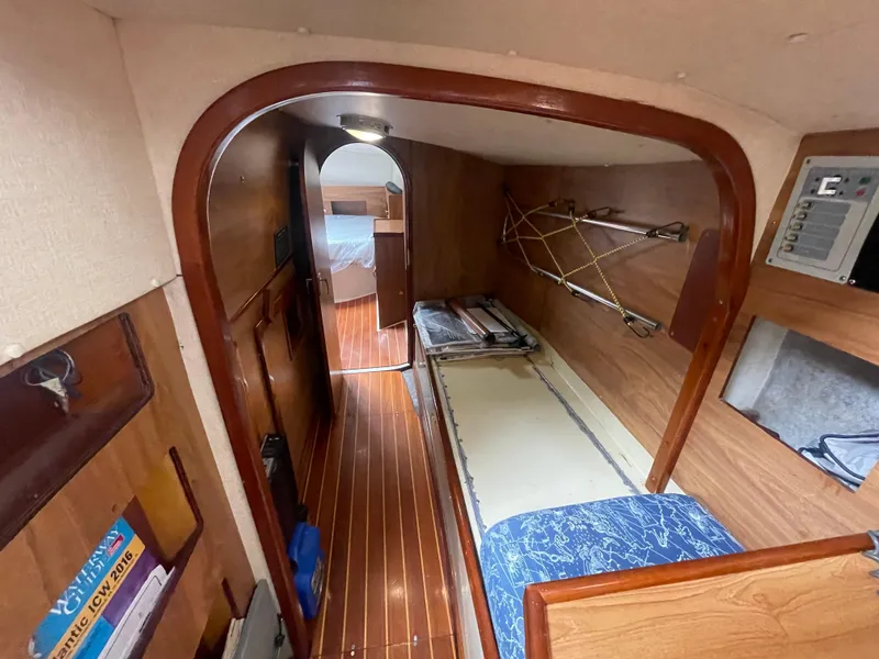 Slide: The Image of Moody 36 classic 1979 - 59