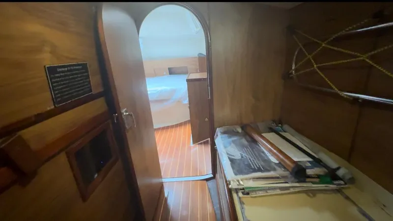 Slide: The Image of Moody 36 classic 1979 - 61