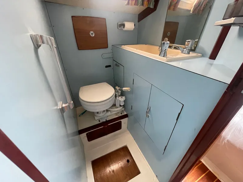 Slide: The Image of Moody 36 classic 1979 - 67