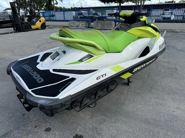 Slide: The Image of Sea-Doo GTI 2019 - 6