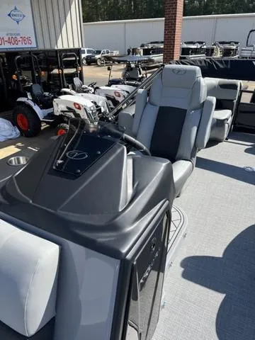 Slide: The Image of Veranda VR22RC XL 2025 - 13