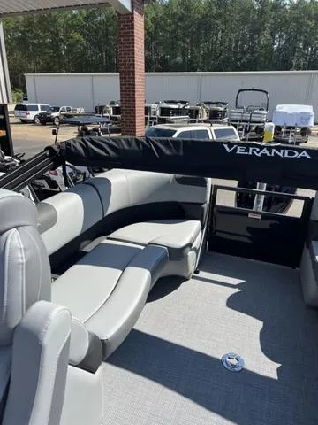 Slide: The Image of Veranda VR22RC XL 2025 - 15