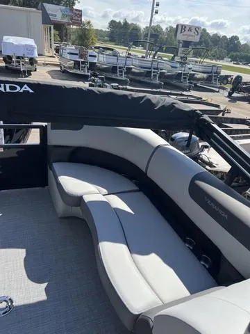 Slide: The Image of Veranda VR22RC XL 2025 - 16