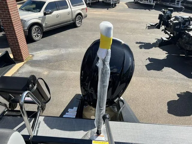 Slide: The Image of Veranda VR22RC XL 2025 - 17