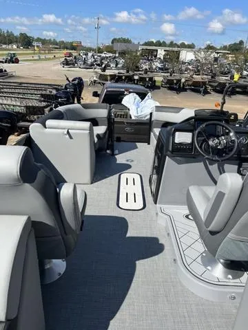 Slide: The Image of Veranda VR22RC XL 2025 - 19