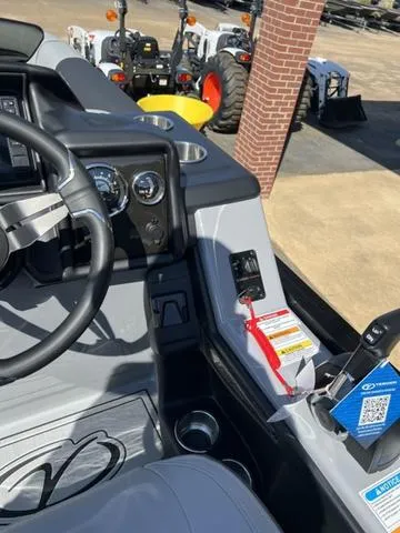 Slide: The Image of Veranda VR22RC XL 2025 - 21