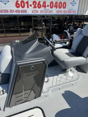 Slide: The Image of Veranda VR22RC XL 2025 - 22