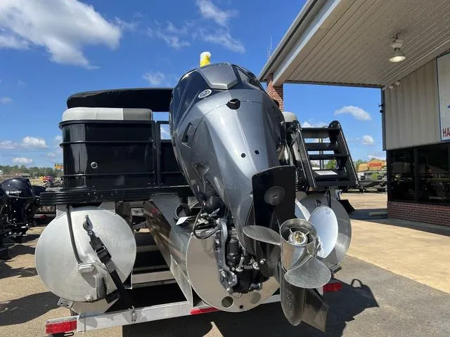 Slide: The Image of Veranda VR22RC XL 2025 - 7