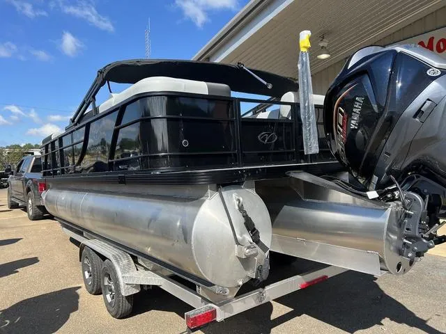 Slide: The Image of Veranda VR22RC XL 2025 - 8