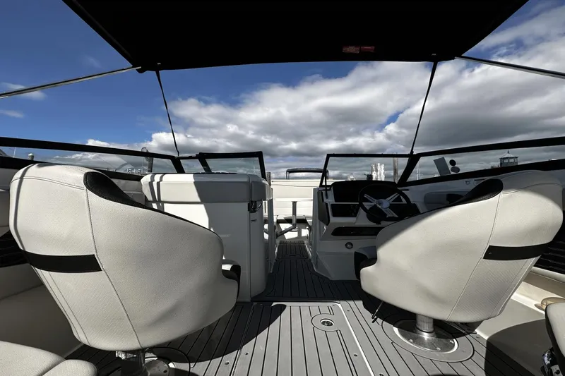 Slide: The Image of Sea Ray 230 SPX OB 2021 - 10