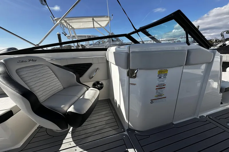 Slide: The Image of Sea Ray 230 SPX OB 2021 - 11