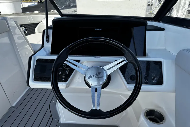 Slide: The Image of Sea Ray 230 SPX OB 2021 - 14