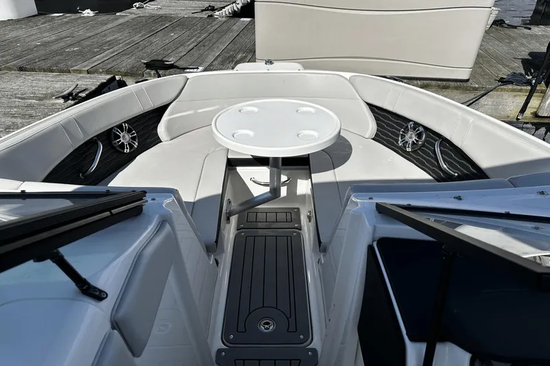 Slide: The Image of Sea Ray 230 SPX OB 2021 - 16
