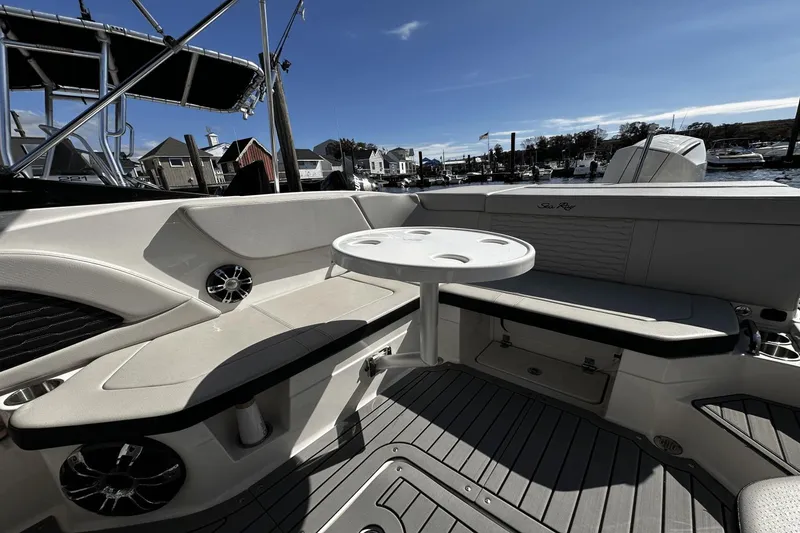 Slide: The Image of Sea Ray 230 SPX OB 2021 - 17