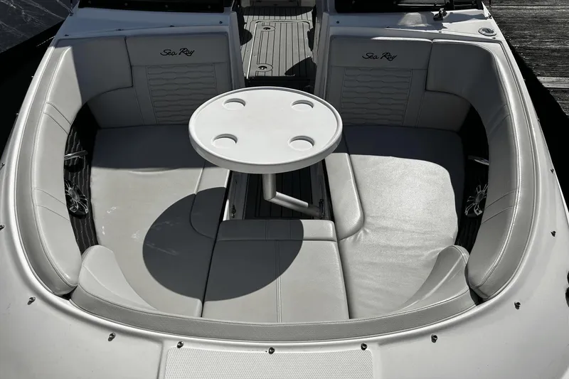 Slide: The Image of Sea Ray 230 SPX OB 2021 - 20