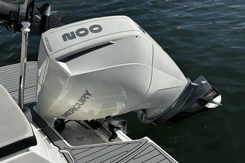 Slide: The Image of Sea Ray 230 SPX OB 2021 - 3