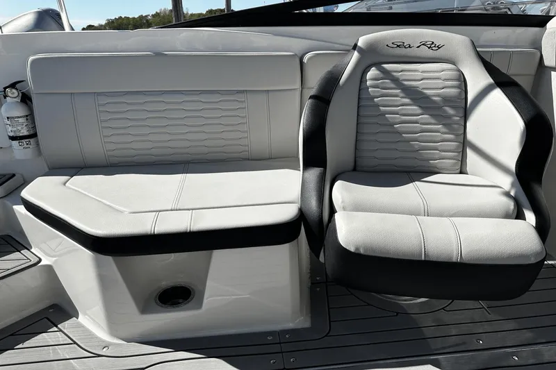 Slide: The Image of Sea Ray 230 SPX OB 2021 - 9