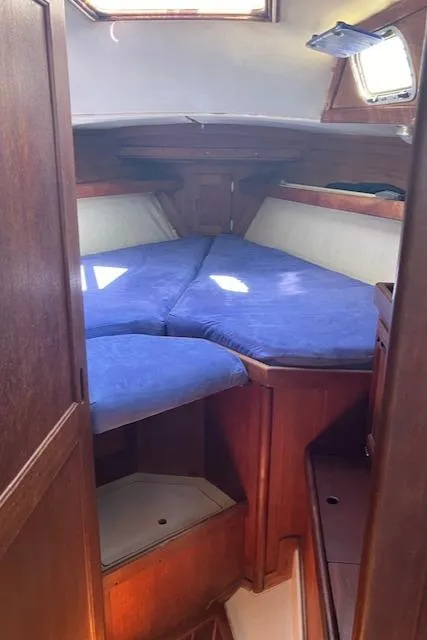 Slide: The Image of Entrance to V-berth - 27