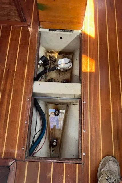 Slide: The Image of Bilge showing keel bolts - 34