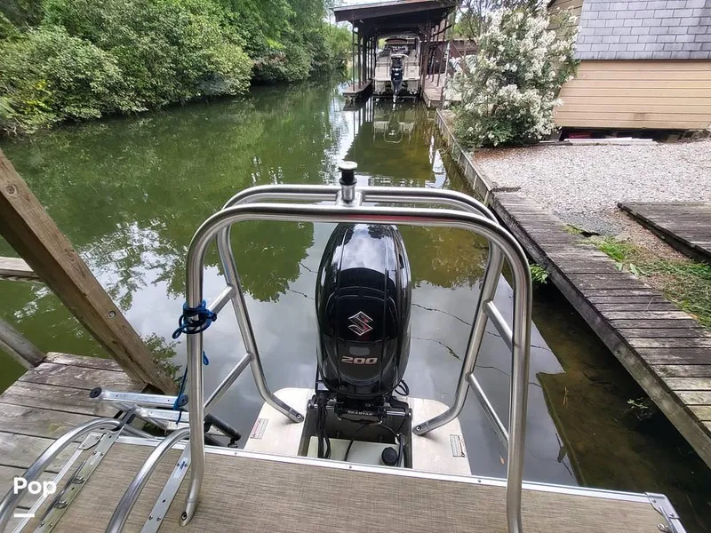 Slide: The Image of 2017 Landau Island Breeze 252 for sale in Hot Springs, AR - 39