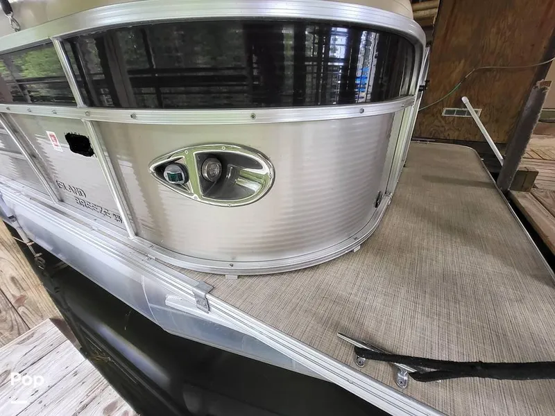 Slide: The Image of 2017 Landau Island Breeze 252 for sale in Hot Springs, AR - 48