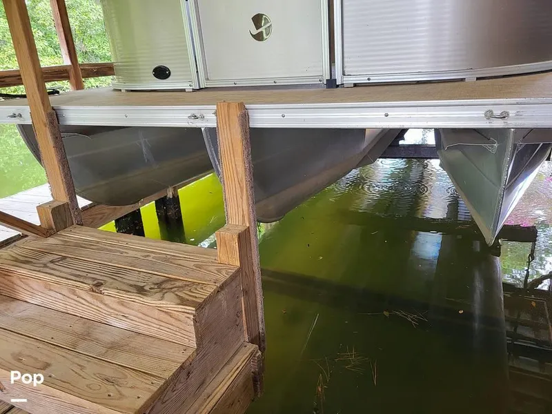 Slide: The Image of 2017 Landau Island Breeze 252 for sale in Hot Springs, AR - 61