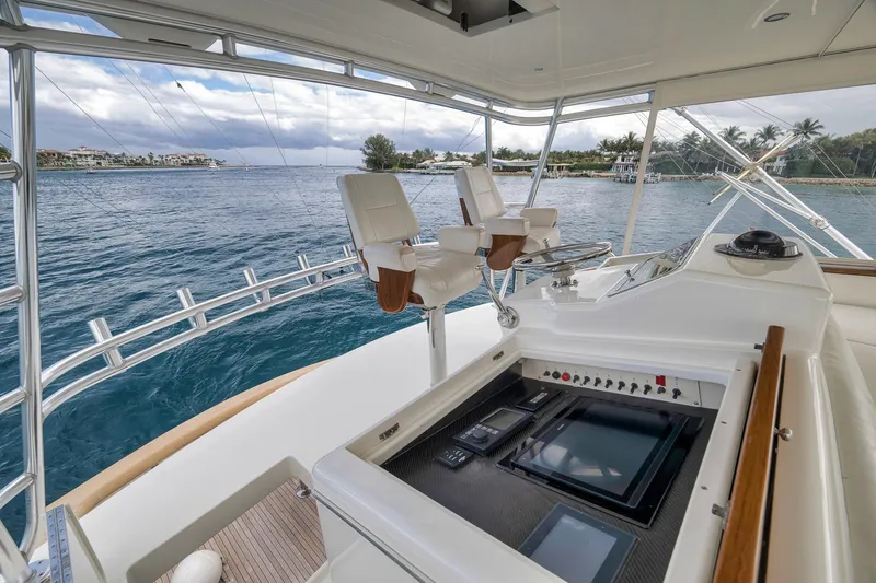 Slide: The Image of 1999 Hines-Farley SPORTFISHERMAN yacht helm with ocean view and luxurious seating. - 44