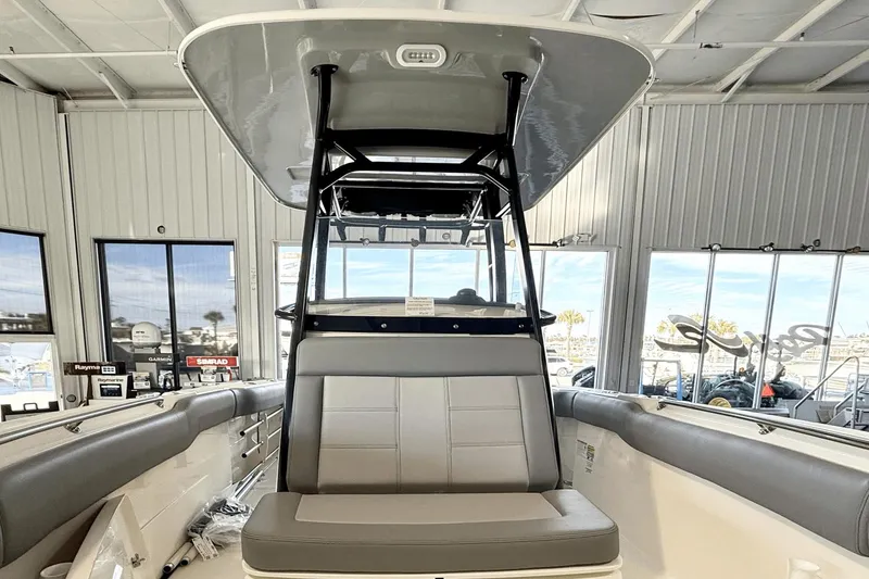Slide: The Image of Boston Whaler 230 Outrage 2025 - 10